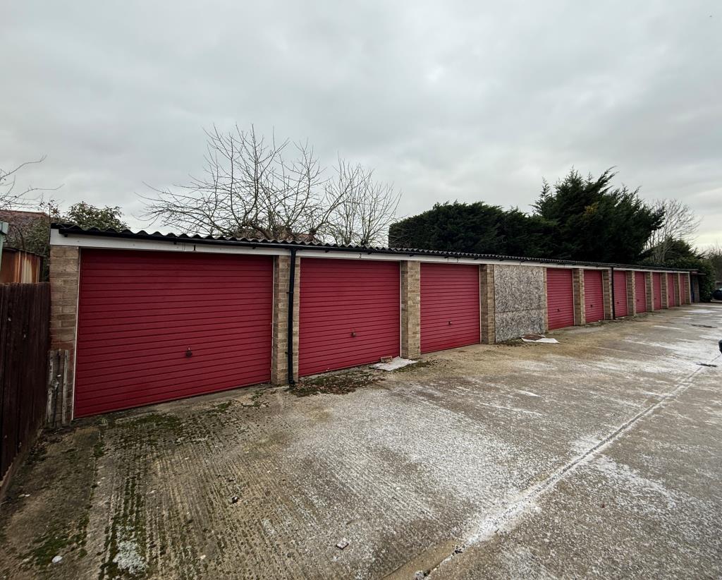Lot: 131 - TWELVE GARAGES WITH COURTYARD IN RESIDENTIAL AREA - View of Twelve garages